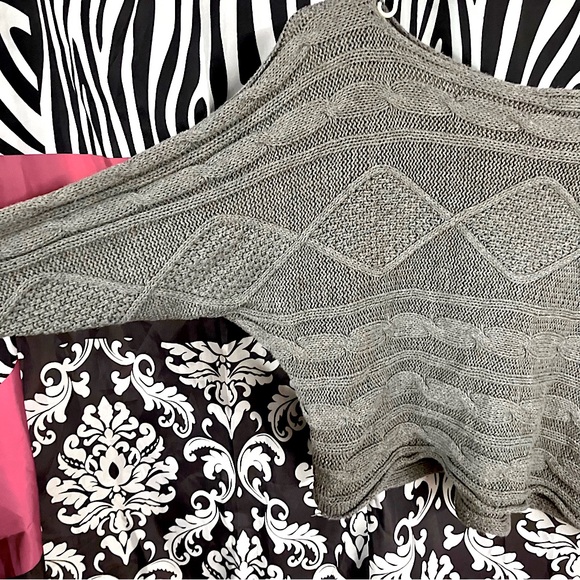 ‼️SOLD‼️ Vintage Y2K - Love H-81 Brand - Gray, Batwing, Boat Collar. Women’s Sm - Picture 4 of 8